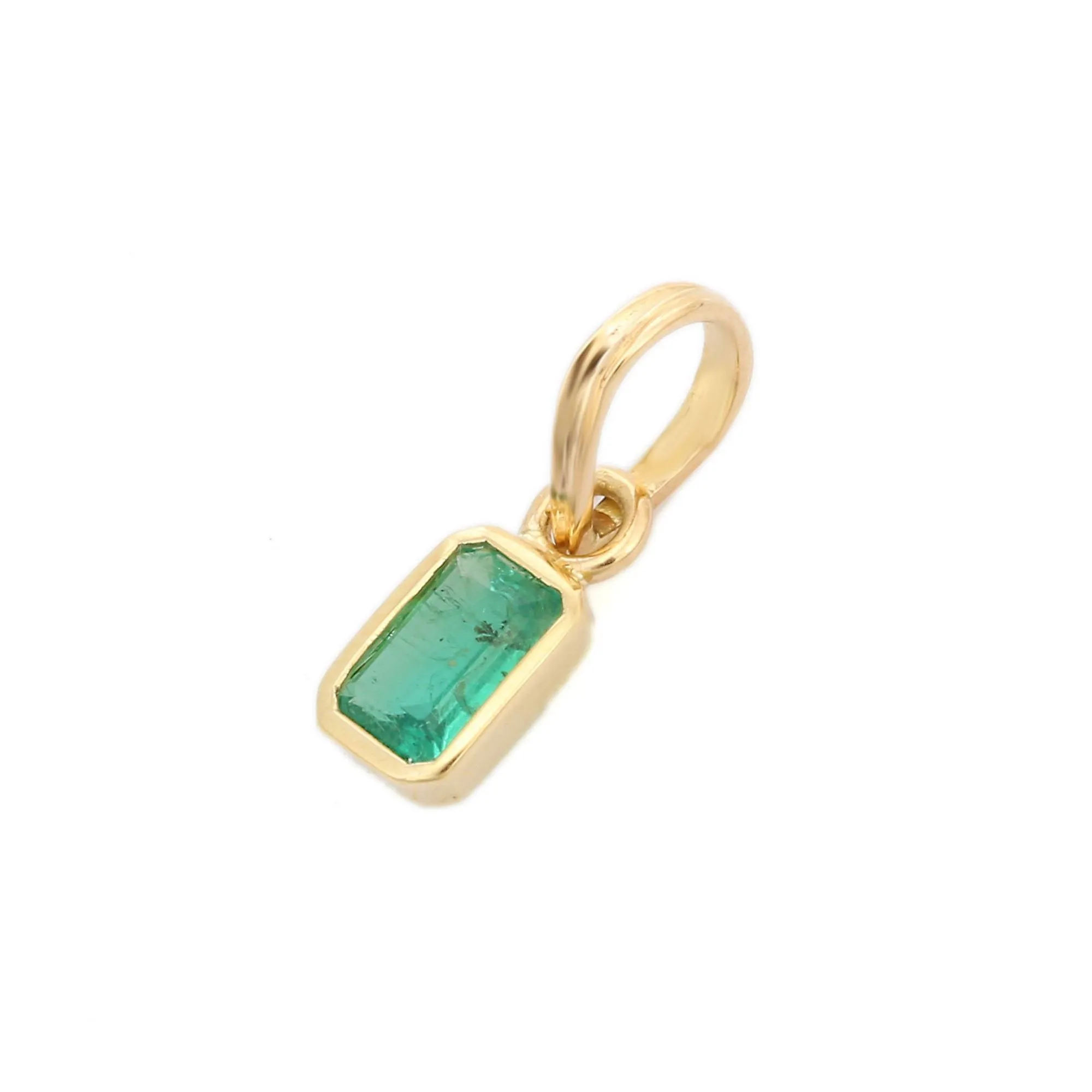 18K Gold Emerald Pendant