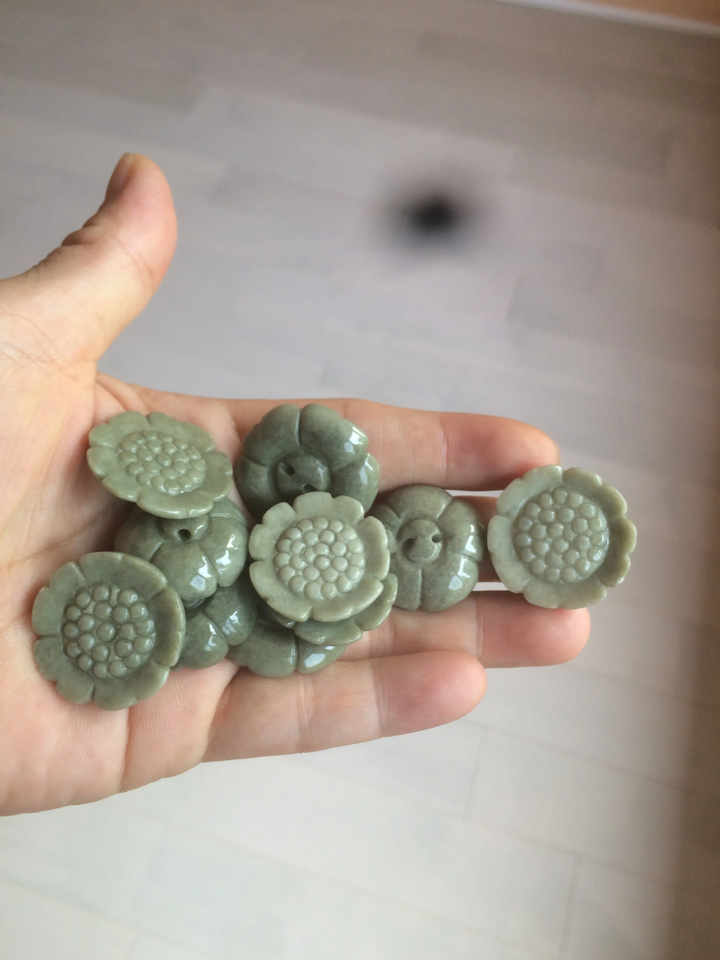 23.3-28mm 100% natural light green/yellow/gray carved sunflower jadeite jade beads (supplies, add-on items) AY42