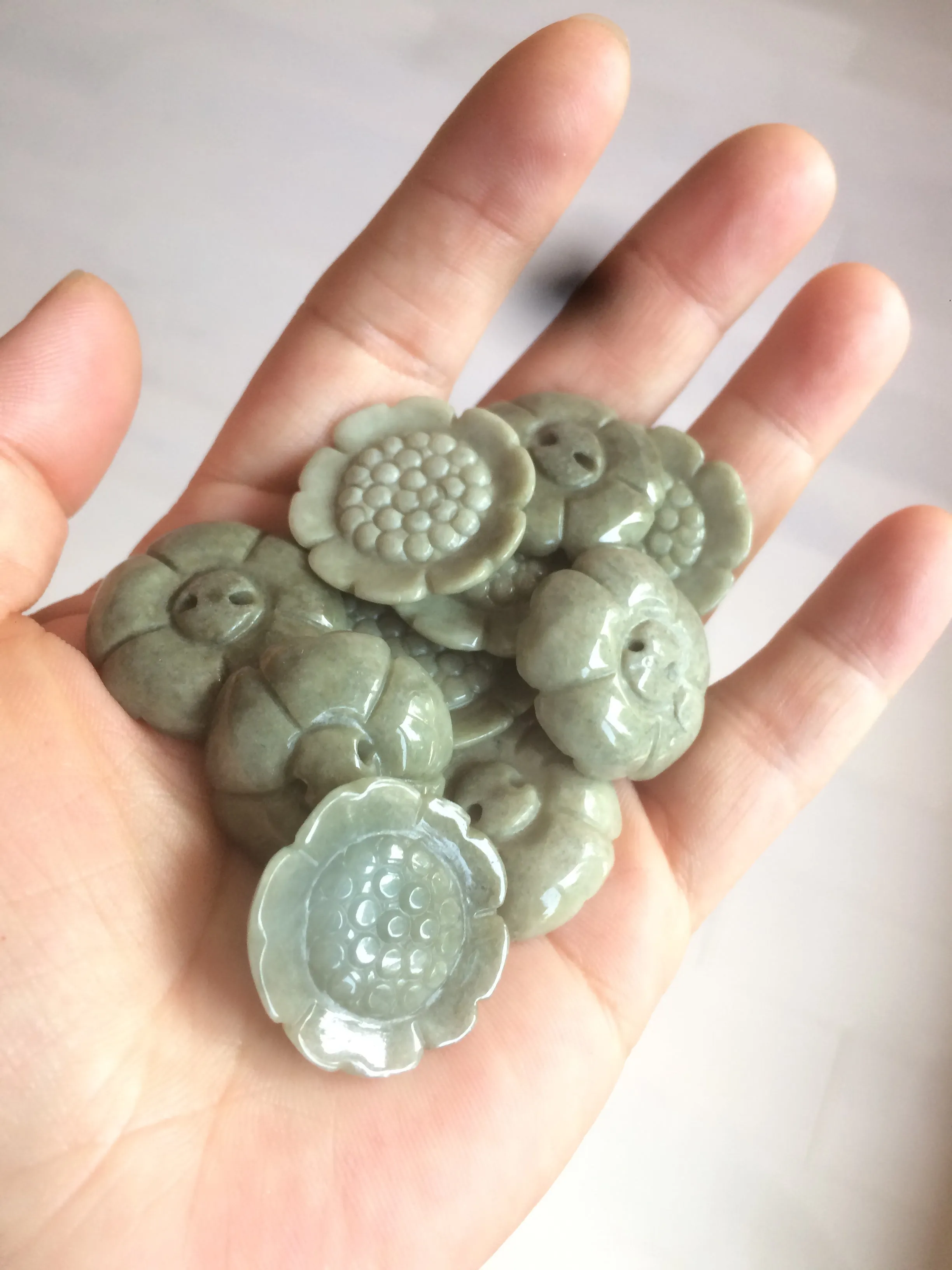 23.3-28mm 100% natural light green/yellow/gray carved sunflower jadeite jade beads (supplies, add-on items) AY42