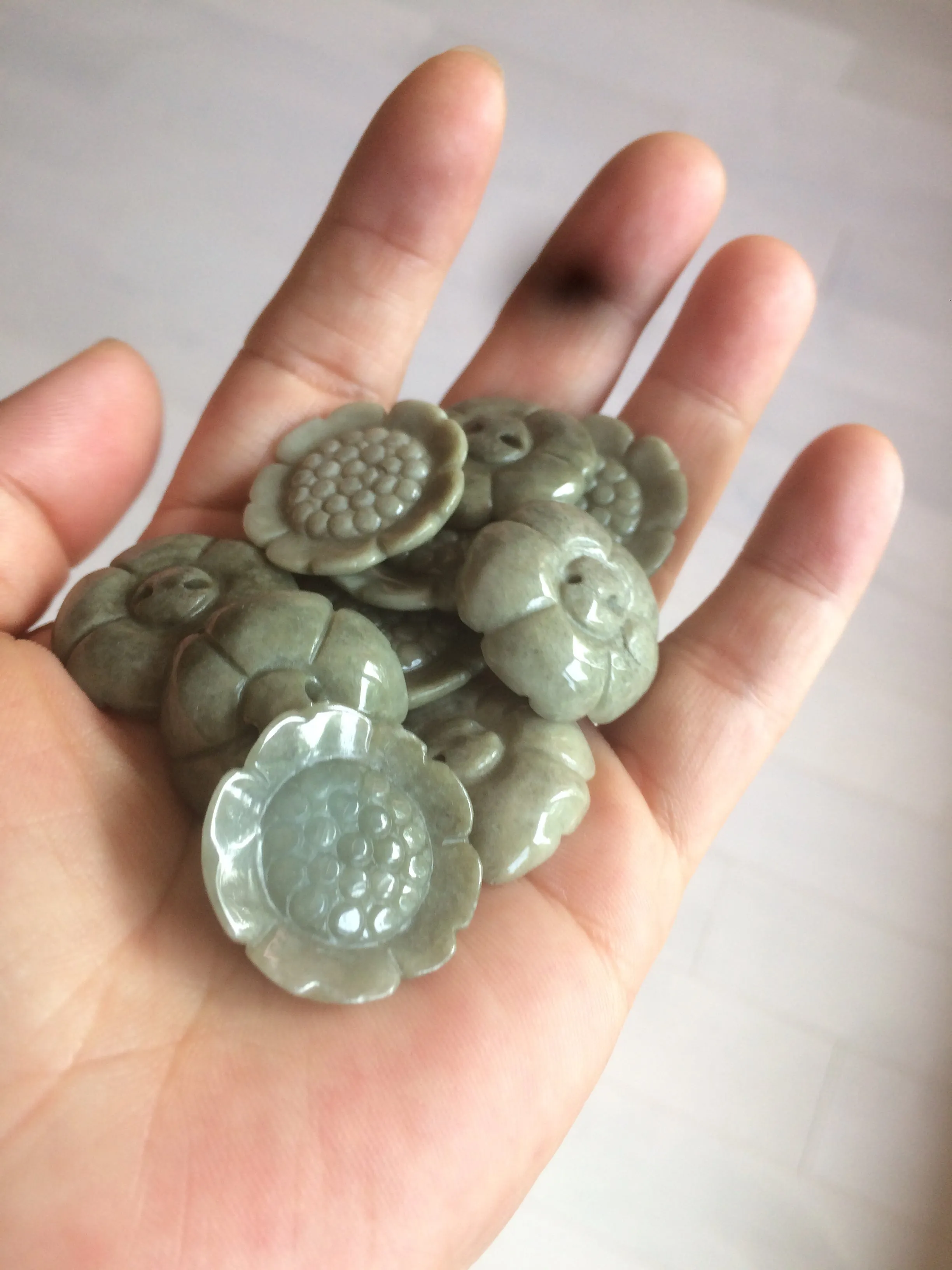 23.3-28mm 100% natural light green/yellow/gray carved sunflower jadeite jade beads (supplies, add-on items) AY42