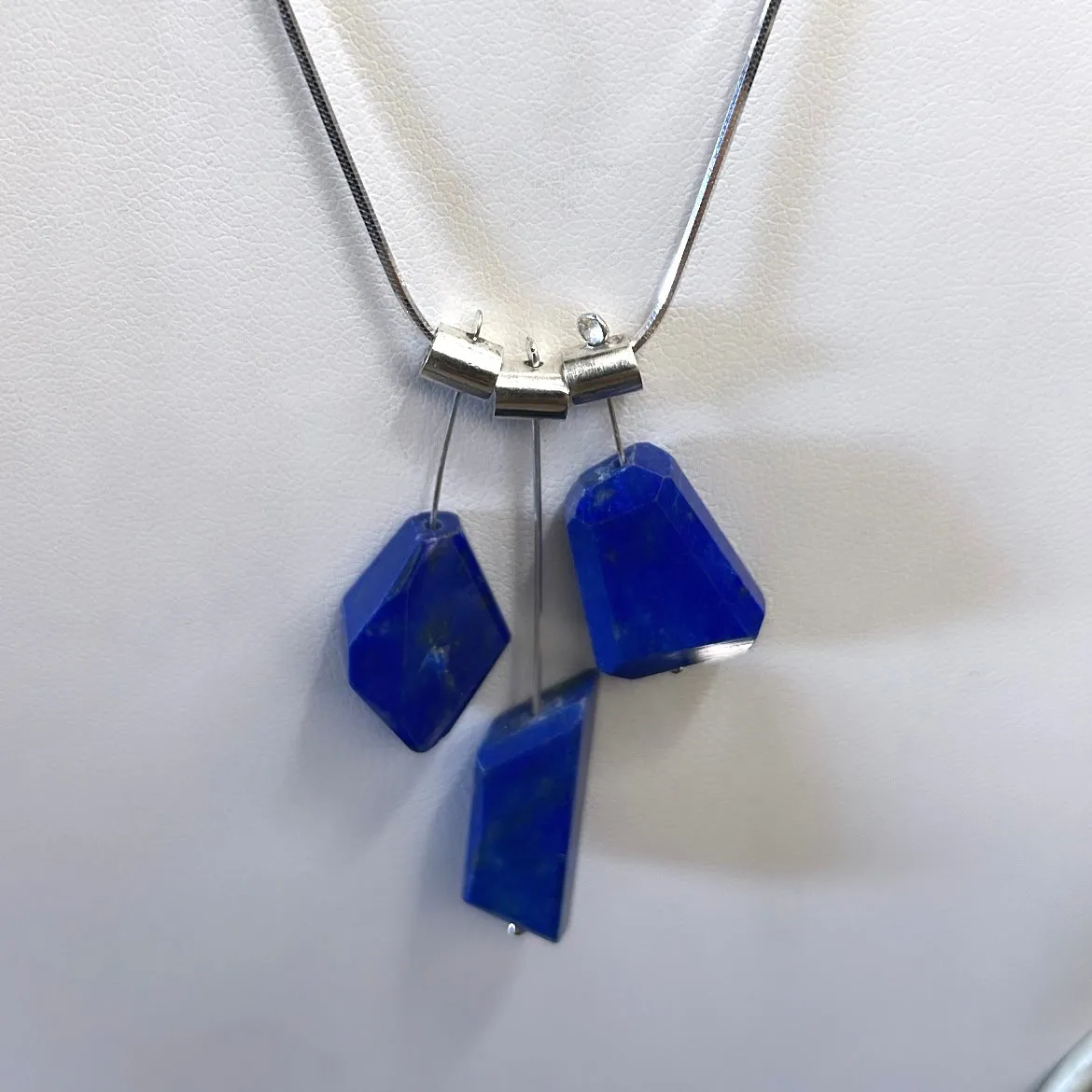 3 petal pivot geo lapis necklace