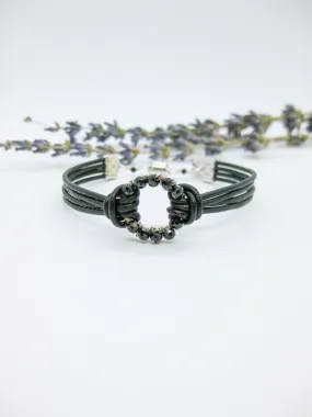 Circle: Black Spinel Leather Bracelet - b279