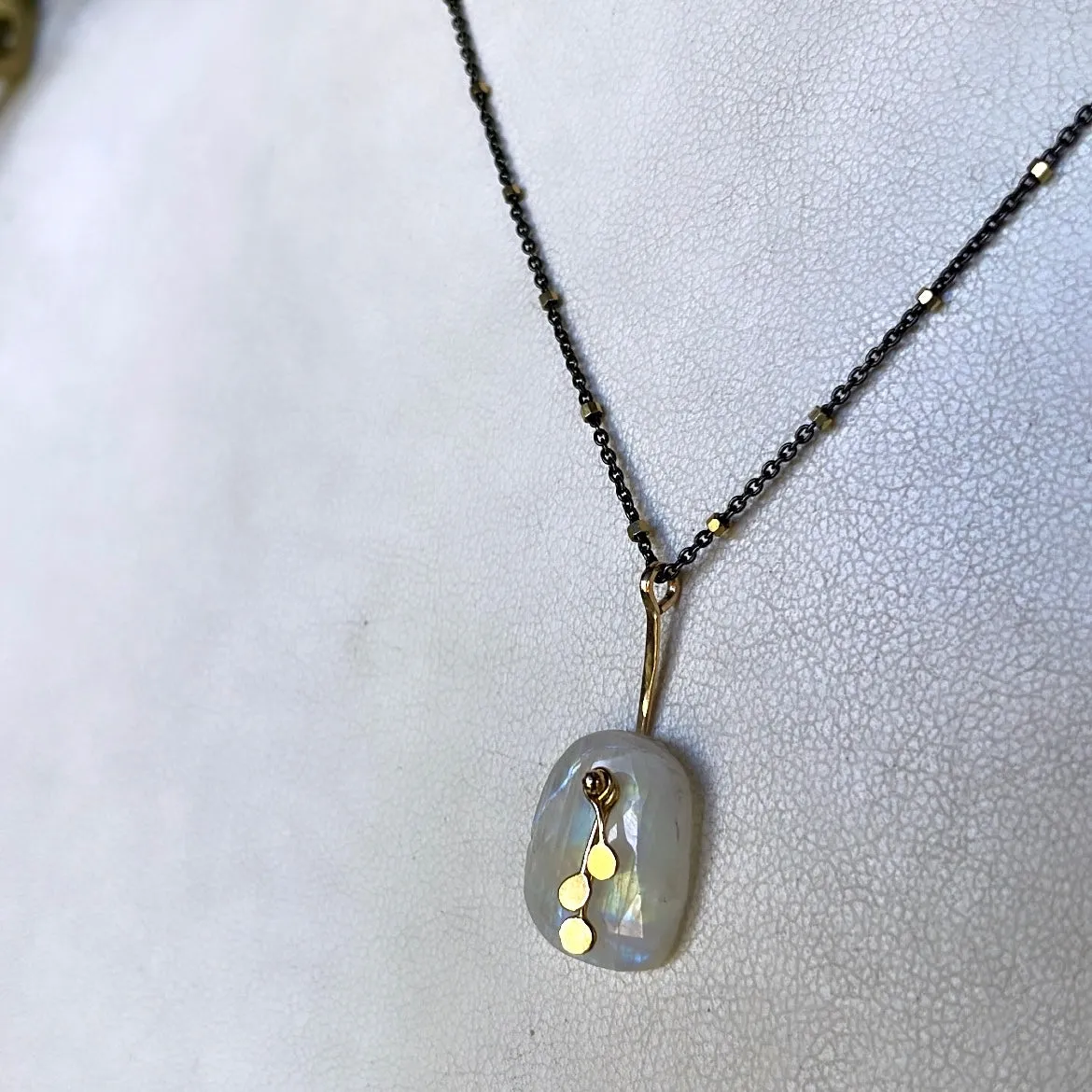 Pendulum dots black and gold rainbow moonstone necklace