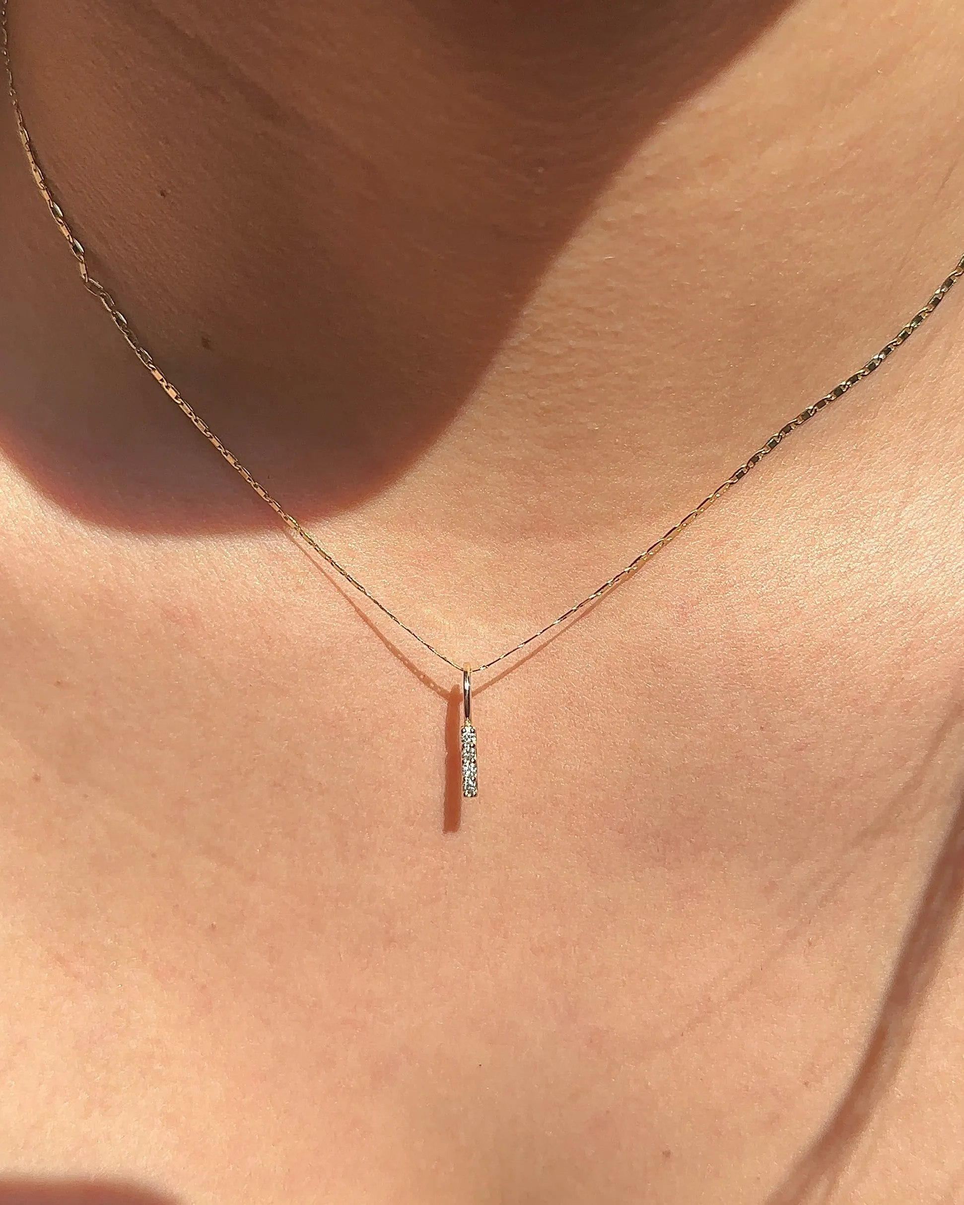 SHORT DIAMOND VERTICAL BAR PENDANT