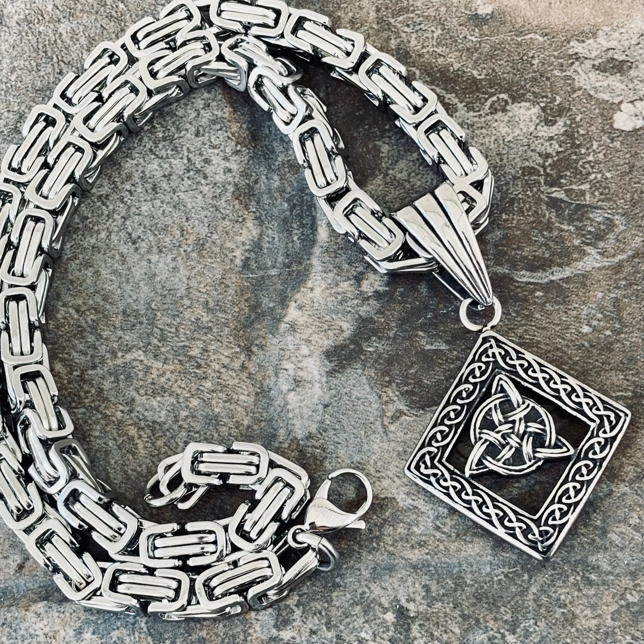 Viking - Triknot Pendant - Necklace (801)