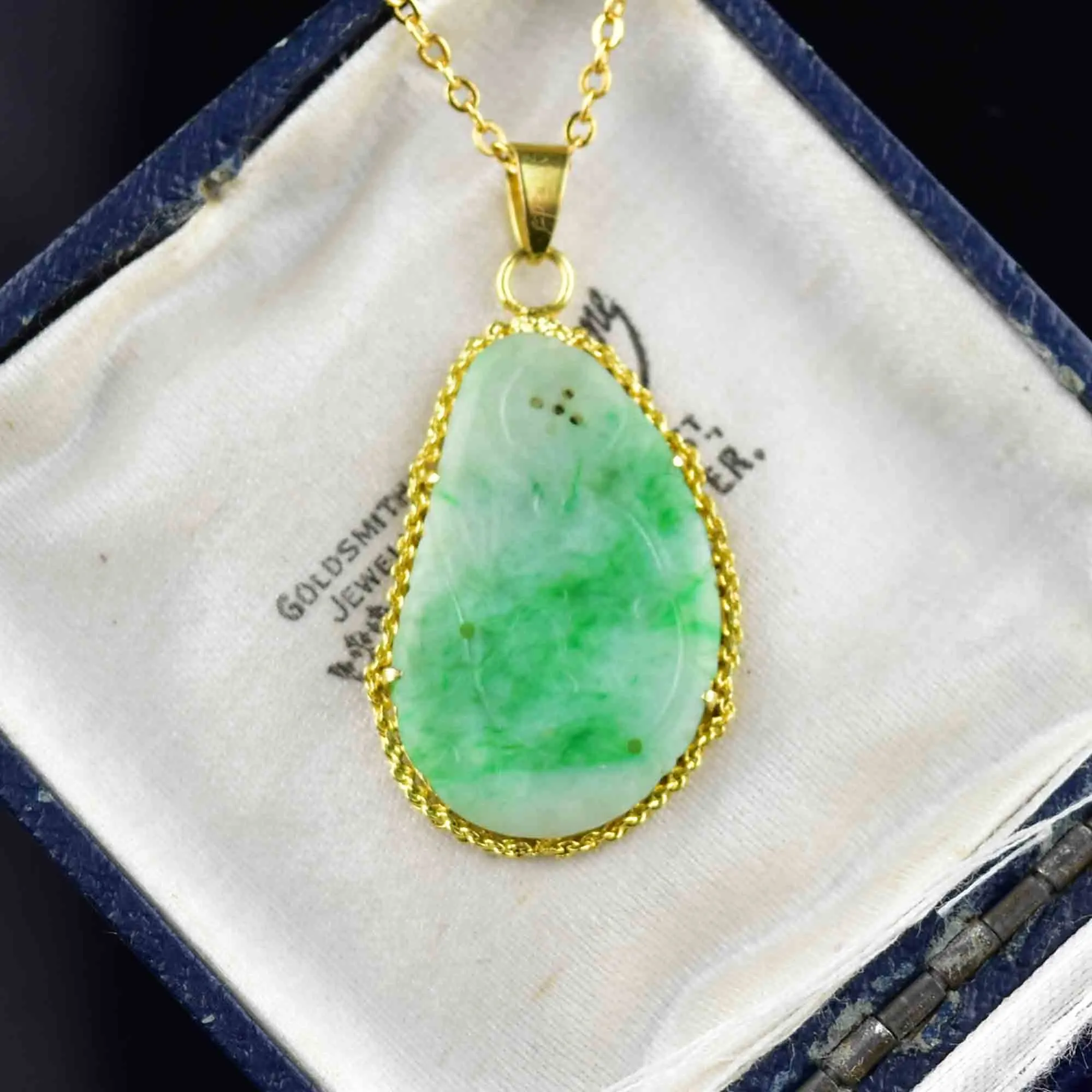 Vintage 14K Gold Pierced Carved Jade Pendant Necklace